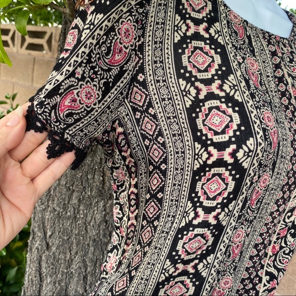 Forever 21 Paisley Pattern Lace Loose Blouse - Picture 3 of 6